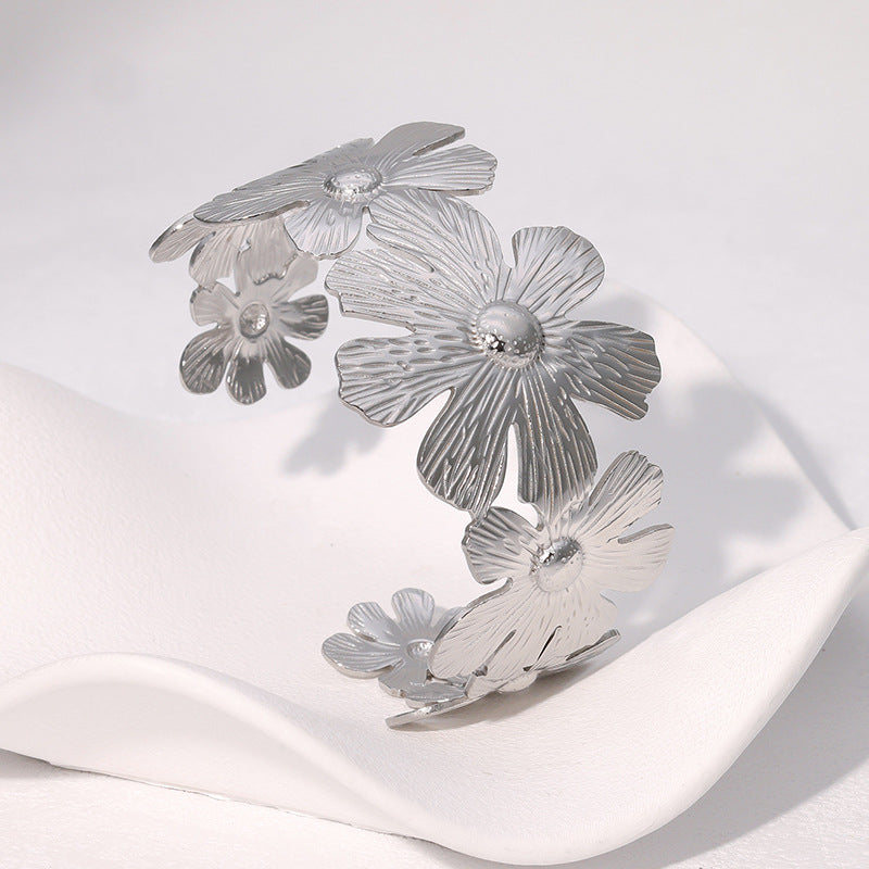 Minimalist Geometric Cold-Tone Bracelet with Heart and Floral Motifs in Gold-Plated Stainless Steel for Women