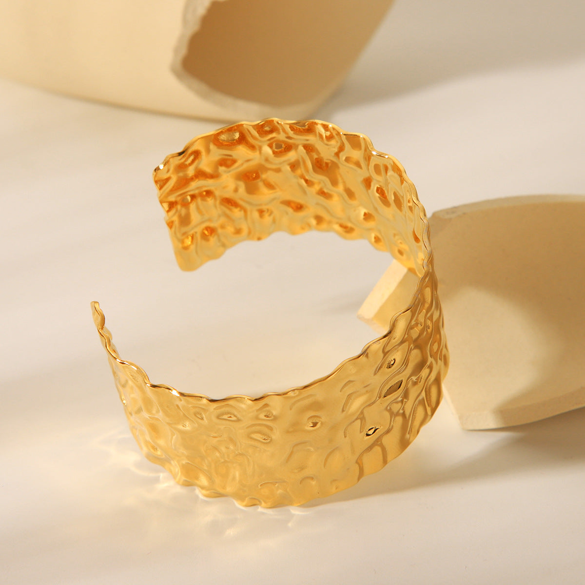 Personalized Exaggerated Hammered Wide Surface 18K Gold Plated Stainless Steel Open Cuff Bracelet for Women