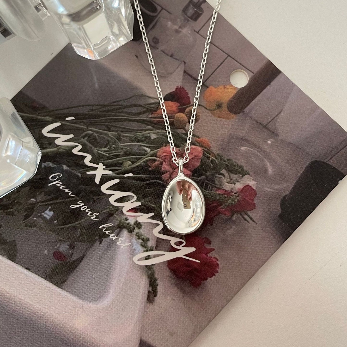 Collana geometrica minimalista in argento con catena di perline in argento sterling 925 e ciondolo ovale