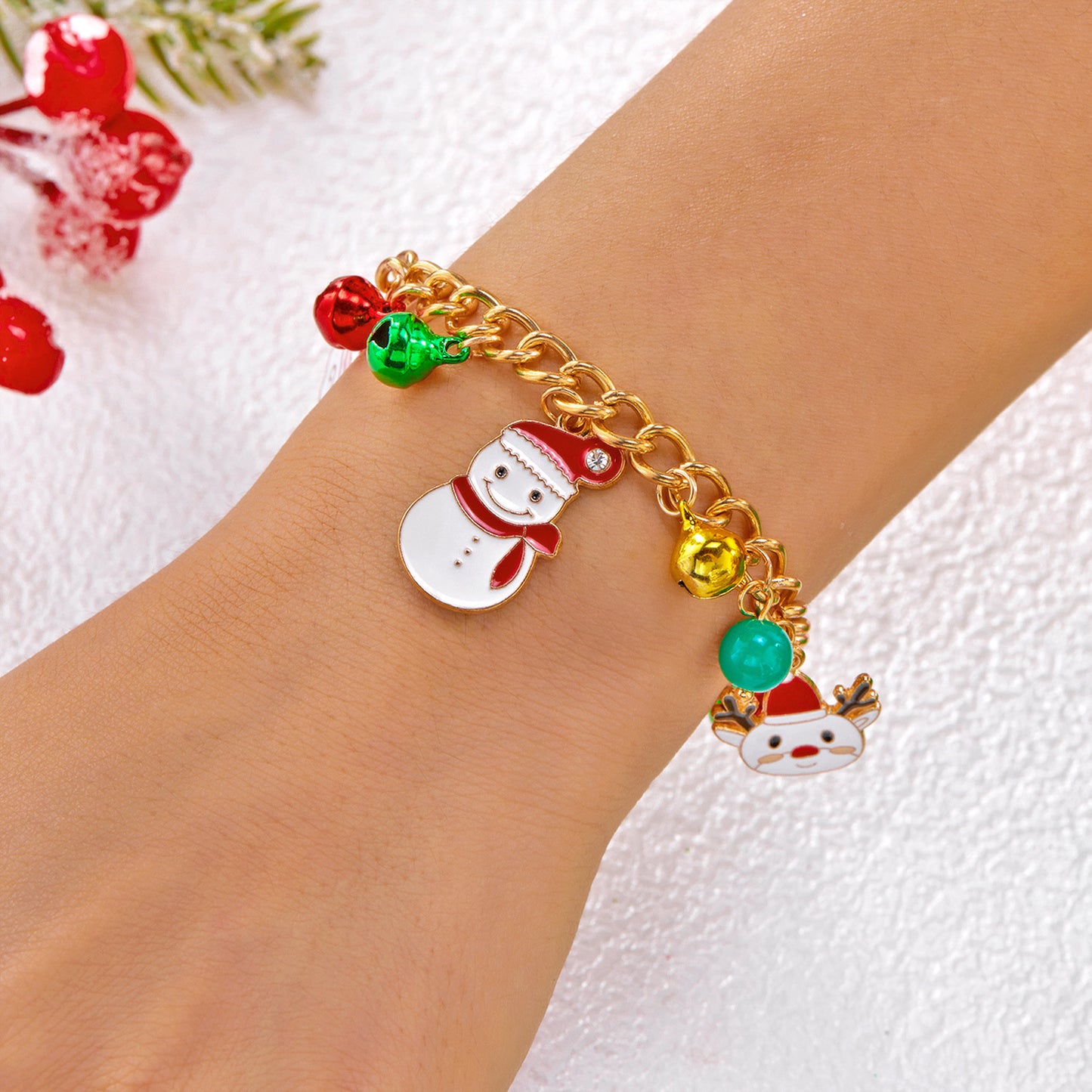 Collana con Pendente in Lega a Tema Natalizio con Ciondoli a Renna e Campanella, Elettroplaccata, Stile Minimalista e Dolce per Donna