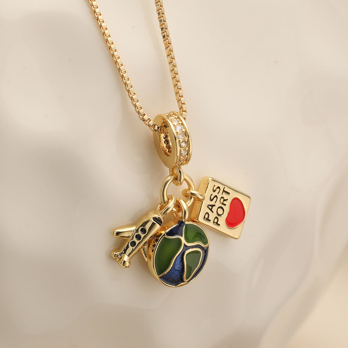 Collana Pendente Geometrica Minimalista a Forma di Aeroplano in Rame con Placcatura in Oro 18K e Dettagli in Zircone per uno Styling Versatile sulla Clavicola