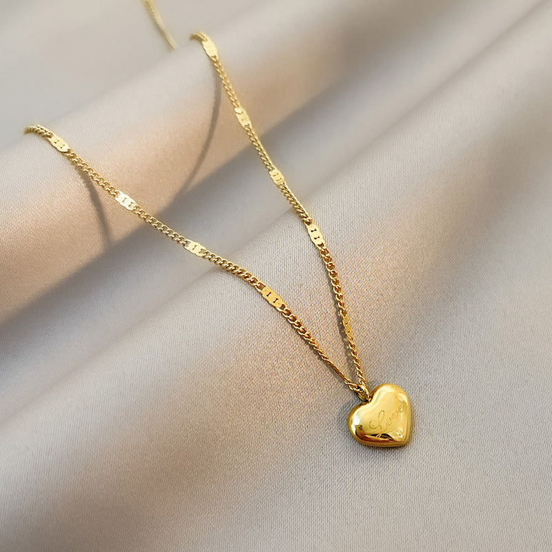 Cute and Fresh Heart-Shaped Titanium Steel Plated 18K Gold Love Pendant Necklace for Women with Embossed Chain