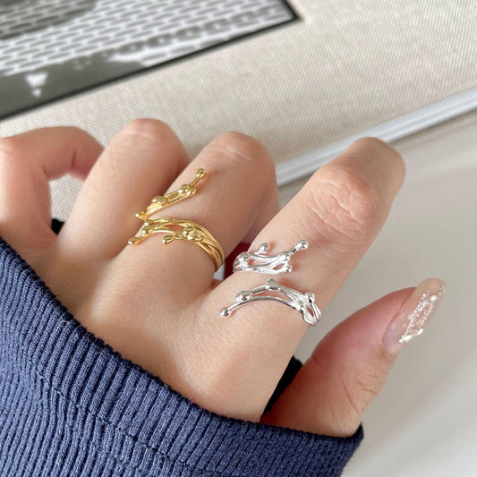 Anello minimalista irregolare a forma di ramo in argento sterling 925 con accenti geometrici e floreali