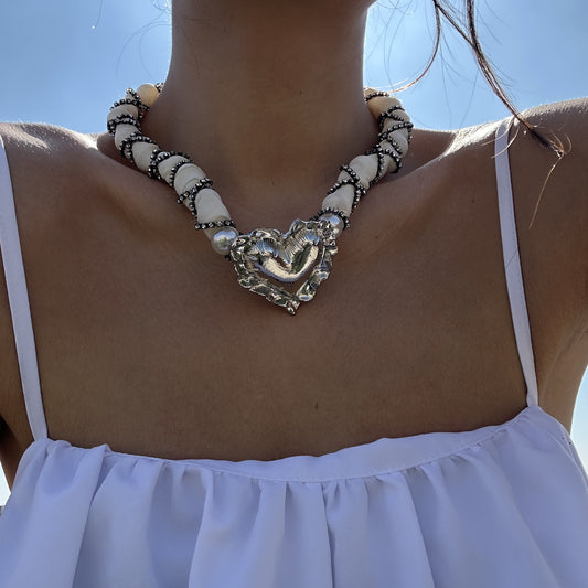Collar vintage elegante de corazón con perlas y diamantes de imitación para mujer