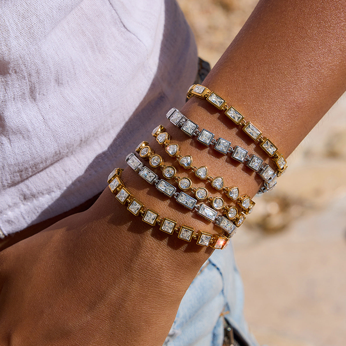 Pulsera Minimalista Geométrica de Acero Inoxidable con Incrustaciones de Rhinestones para Mujer, Bañada en Oro de 18K, Joyería de Lujo de Acero de Titanio