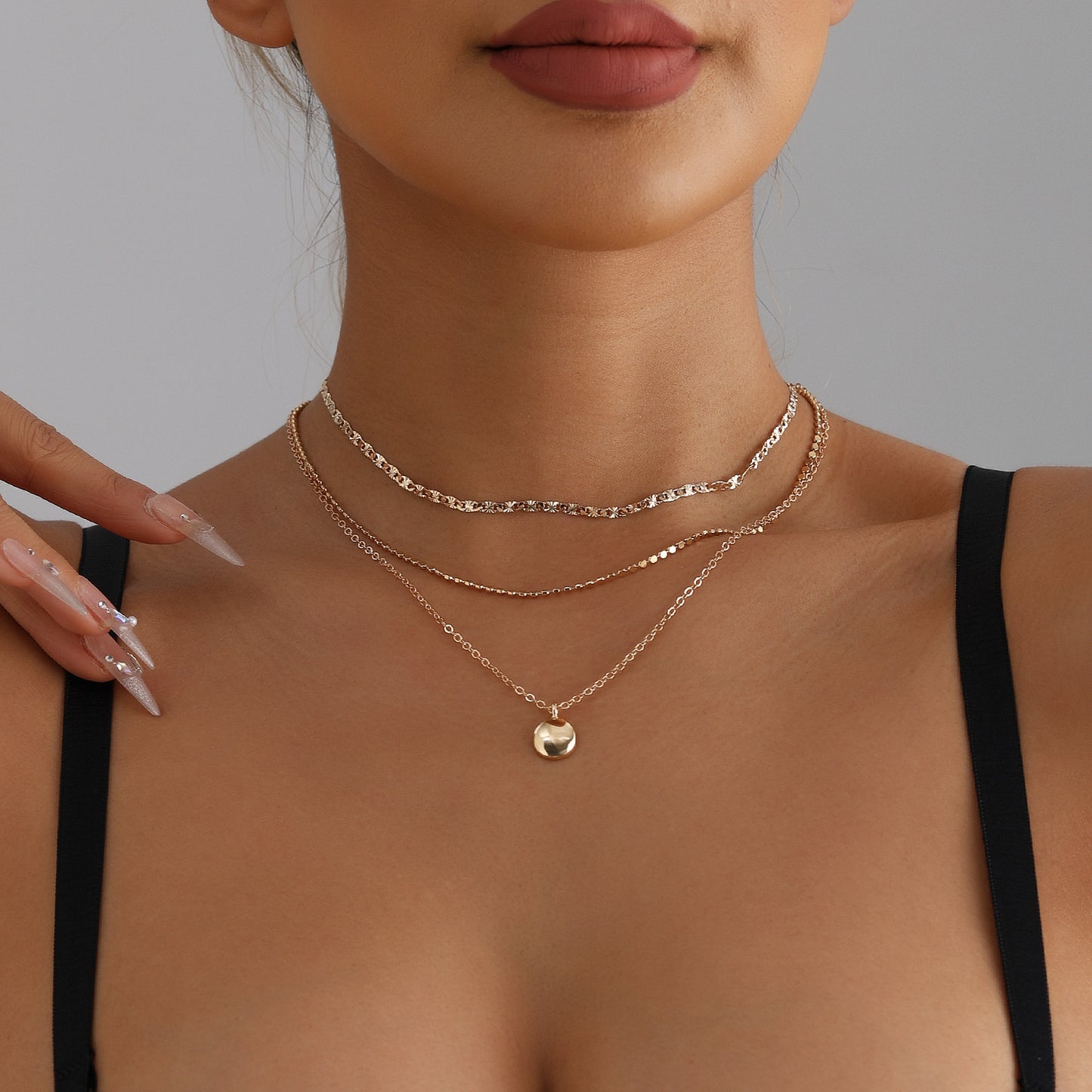 Collar con colgante de aleación con diseño geométrico y en forma de corazón, estilo étnico retro para mujer, con acabado chapado y cadena a la altura de la clavícula