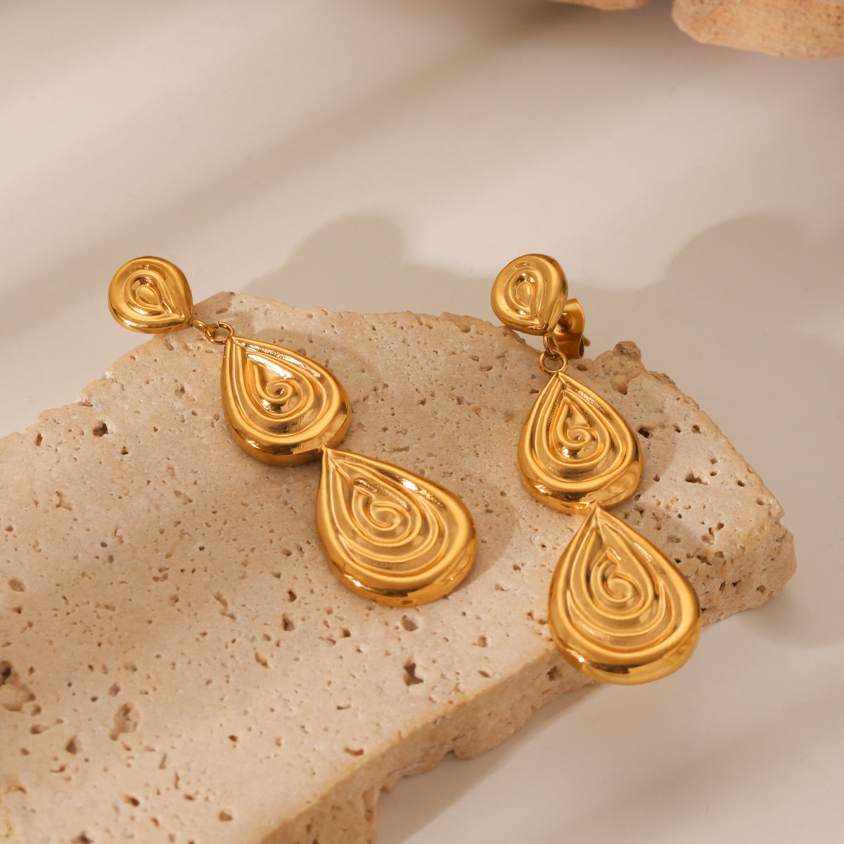 Orecchini da donna in acciaio inossidabile placcati oro 18 carati a goccia geometrica stile Instagram