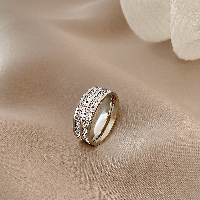 Anello Minimalista Geometrico in Acciaio al Titanio con Zirconi per Uomo e Donna, Anello di Moda Placcato Sottovuoto