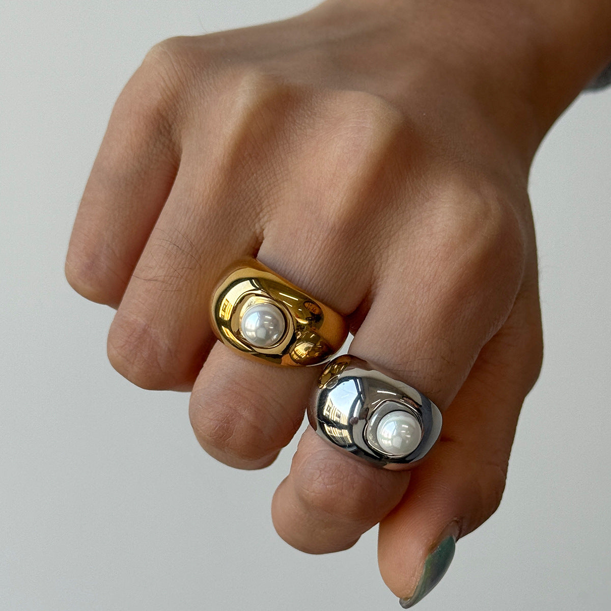 Anillo de acero inoxidable geométrico de lujo con chapado en oro PVD de 18K y perla para mujer