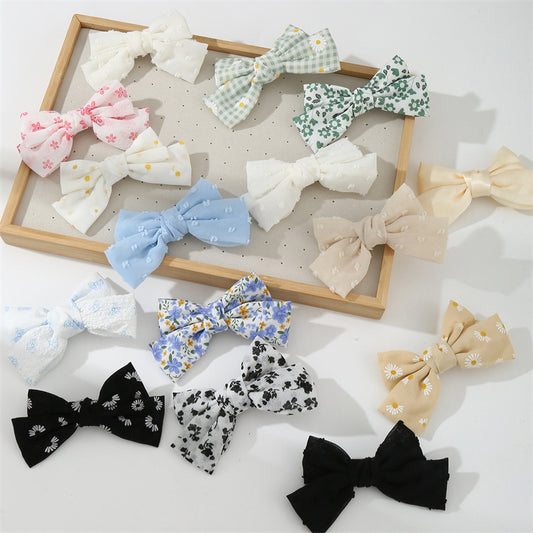 Conjunto de pinzas para el pelo Daisy Bow minimalistas para niños en tela con paleta de colores macaron y textura de punto