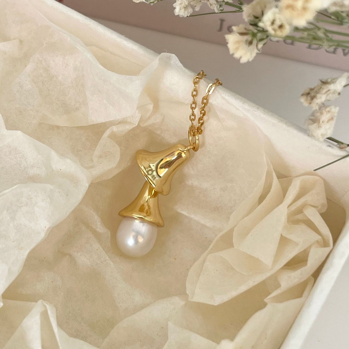Vintage Geometric Pendant Necklace in 925 Sterling Silver with Pearl Accents on Box Chain