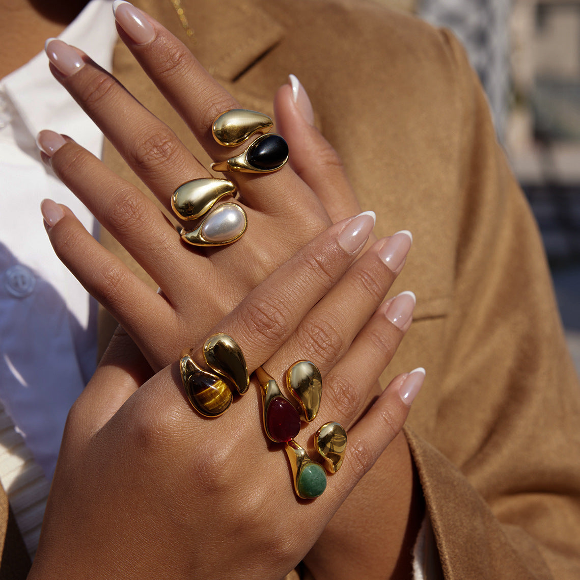 Anello geometrico in acciaio inossidabile con placcatura in oro PVD per donne Accessorio di moda di lusso minimalista