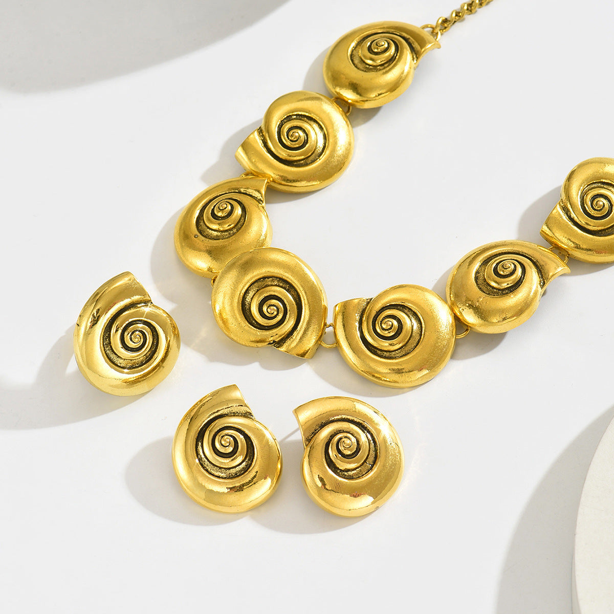 Juego de collar, pendientes y pulsera de aleación con diseño minimalista de concha para mujer