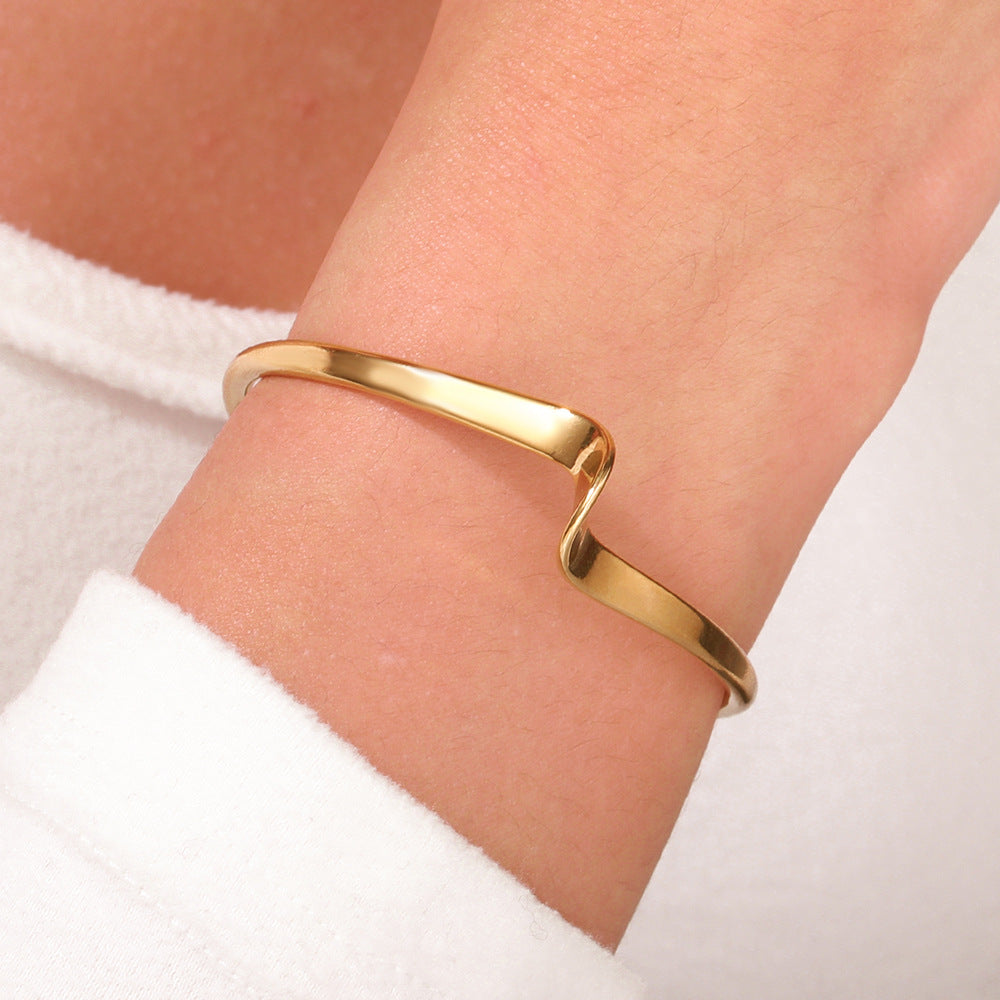 Minimalist Wave Pattern Stainless Steel Bracelet for Women with Geometric Design and Plated Finish