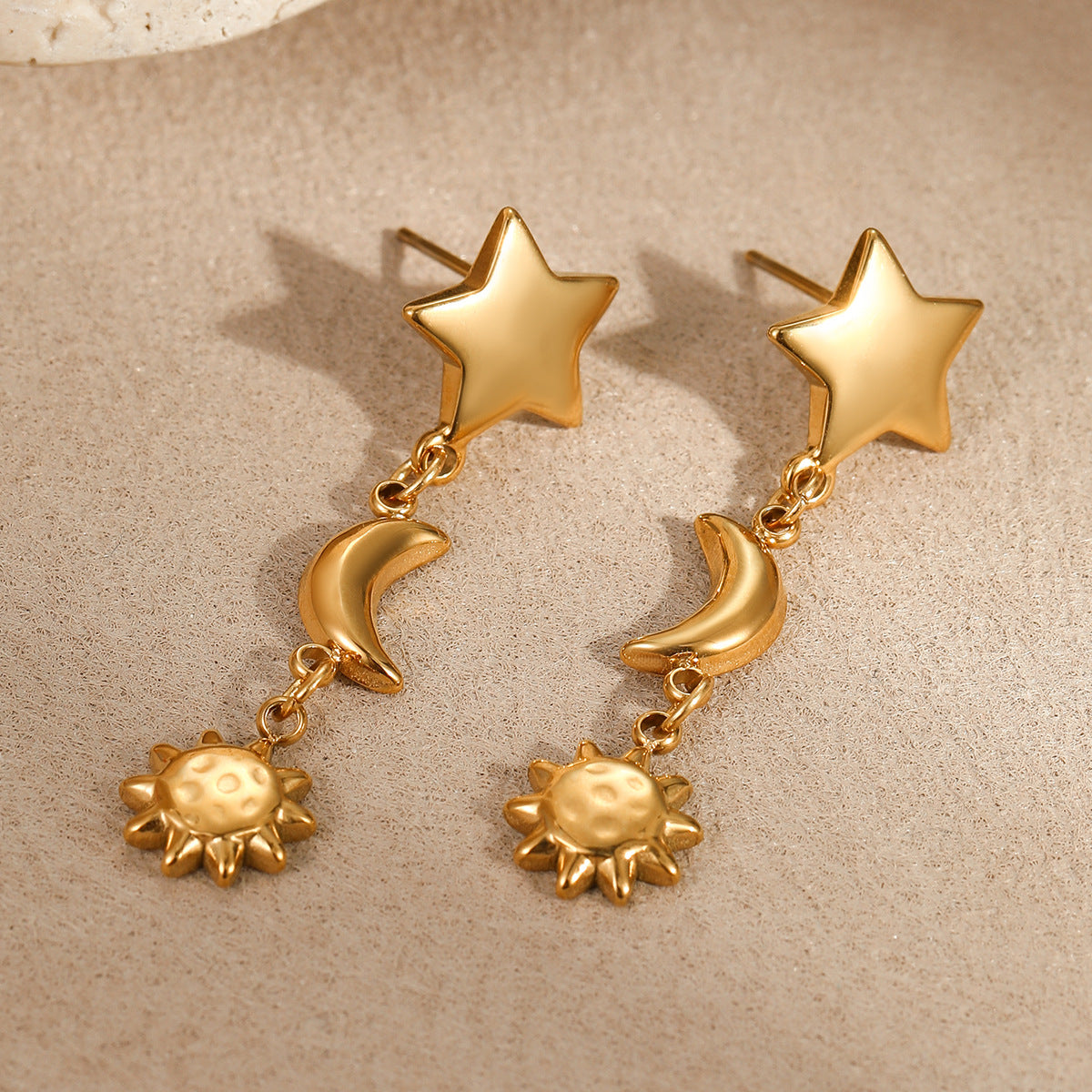 Orecchini minimalisti a stella e luna crescente in acciaio inossidabile placcati oro 18 carati da donna