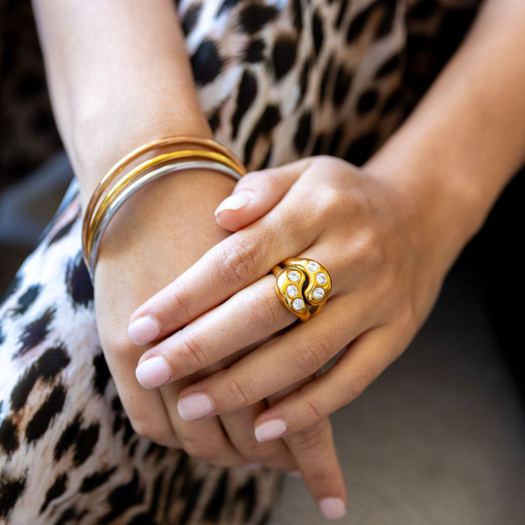 Anello Geometrico da Donna in Acciaio Inossidabile e Acciaio al Titanio con Intarsio di Strass, Placcato, Accessorio di Moda Lussuoso e Minimalista