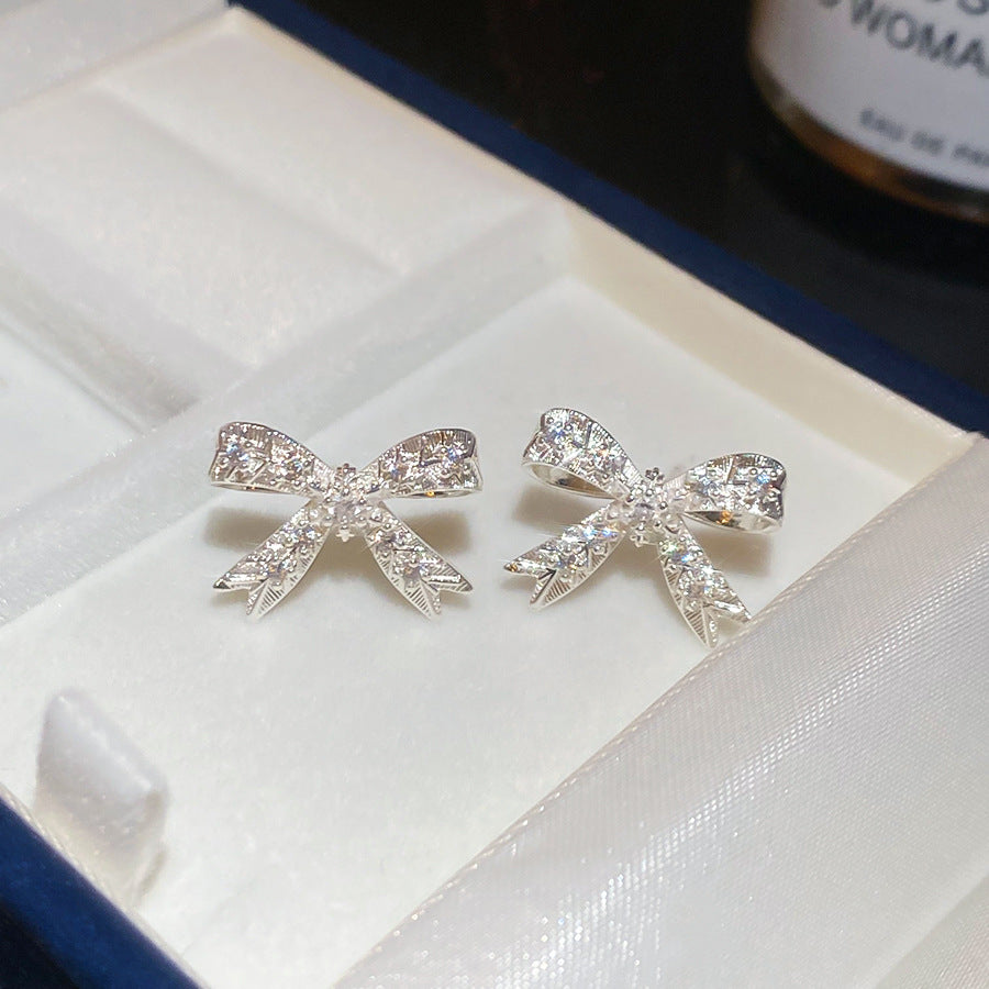 Pendientes minimalistas en forma de lazo con incrustaciones de circonita cúbica en latón y acero inoxidable para mujer, estilo lujoso y elegante