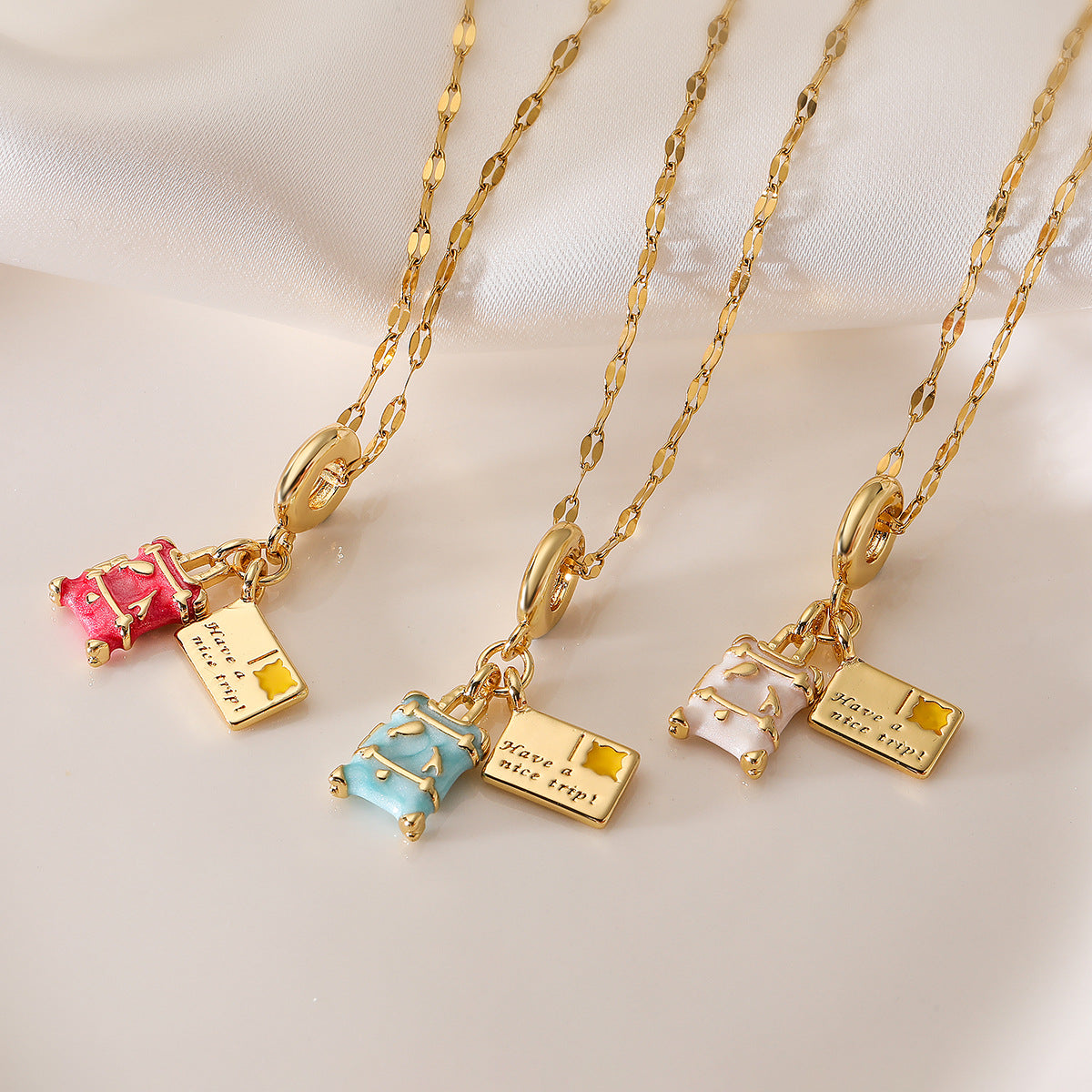 Collana con Pendente Geometrico Minimalista da Donna con Base in Rame, Placcatura in Vero Oro e Finitura Smaltata