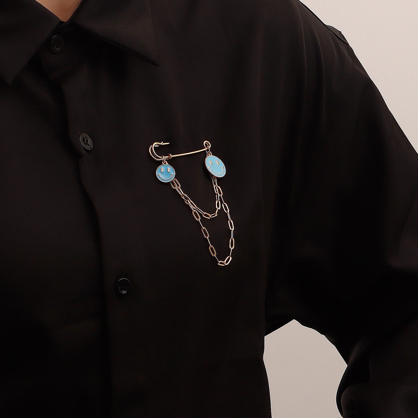 Hip Hop Style Blue Smiley Face Tassel Brooch for Women Alloy Geometric Pendant Pin with Plated Finish