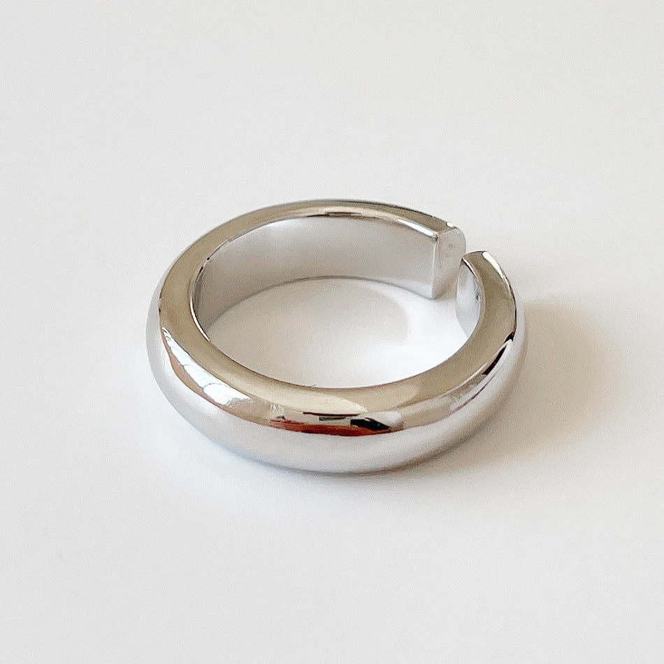 Anillo minimalista de plata de ley 925 pulida con forma geométrica redonda para mujer