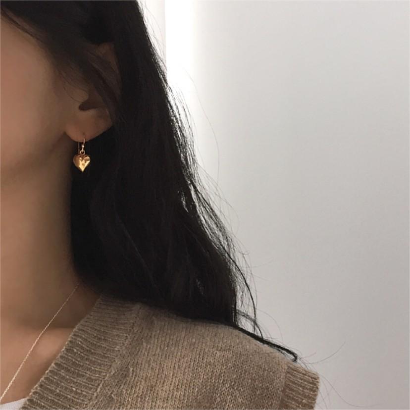 Minimalist Heart-Shaped 925 Sterling Silver Earrings with Plated Finish, Geometric Edge Detail, Versatile Everyday Jewelry