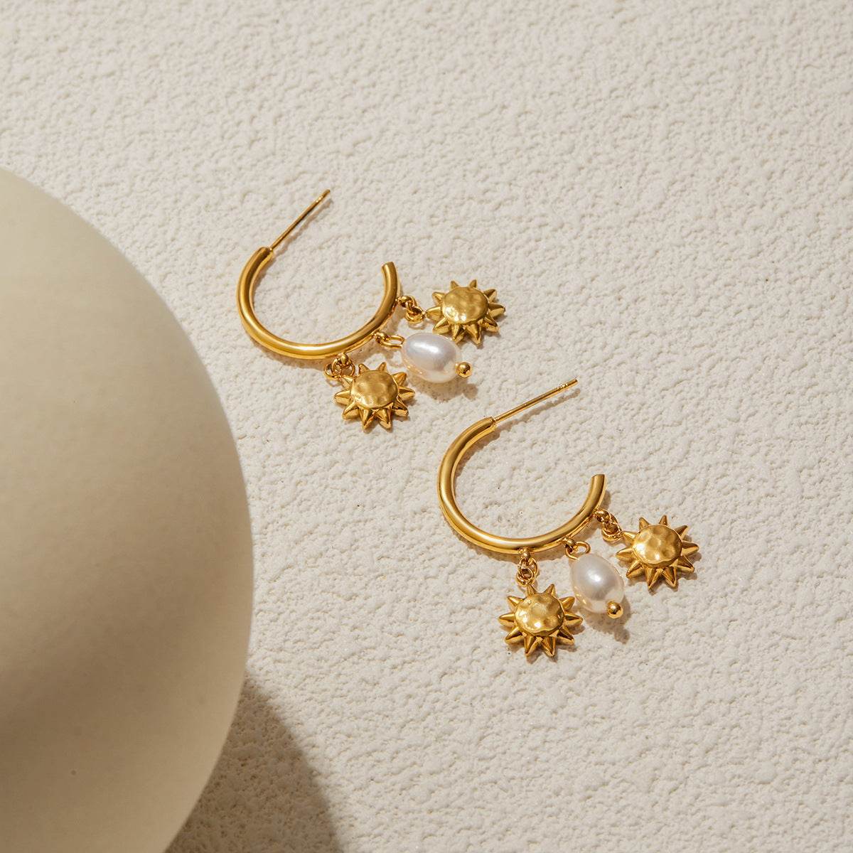 Orecchini a perno geometrici in acciaio inossidabile con perle d'acqua dolce placcati per donne, gioielli di lusso minimalisti e alla moda