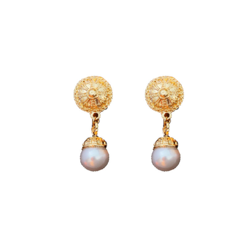 Orecchini a perno da donna vintage in metallo geometrico con perla, dettagli incisi e perni in acciaio inossidabile placcato argento