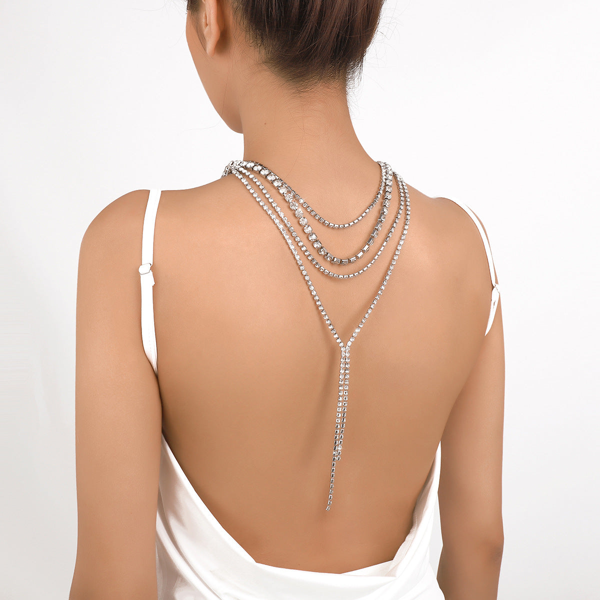 Collar de colgante geométrico de diamantes de imitación dulce y atrevido con diseño de borla multicapa chapado para mujer