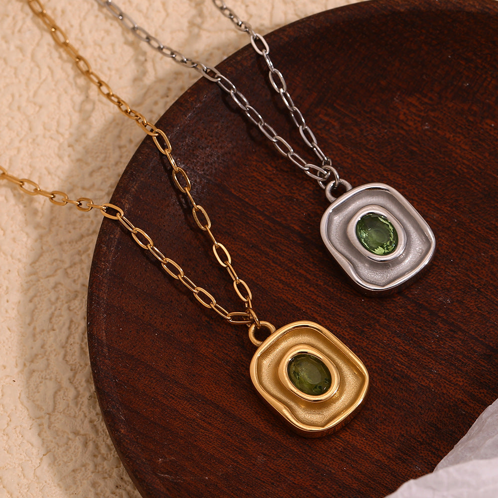 Collana da donna ovale in acciaio inossidabile placcato oro 18K con ciondolo vintage in zircone verde