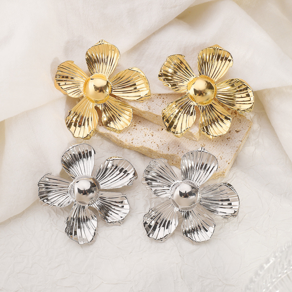 Pendientes de metal con diseño floral estilo vintage para mujer, con acabado galvanizado y diseño de moda exagerado