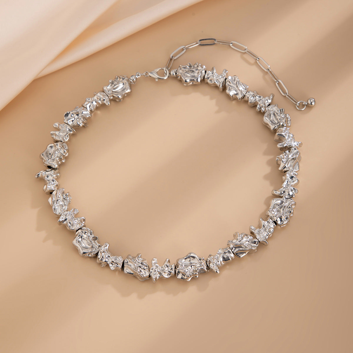 Collar Gargantilla Minimalista de Aleación con Forma Geométrica Irregular y Acabado Galvanizado para Mujer