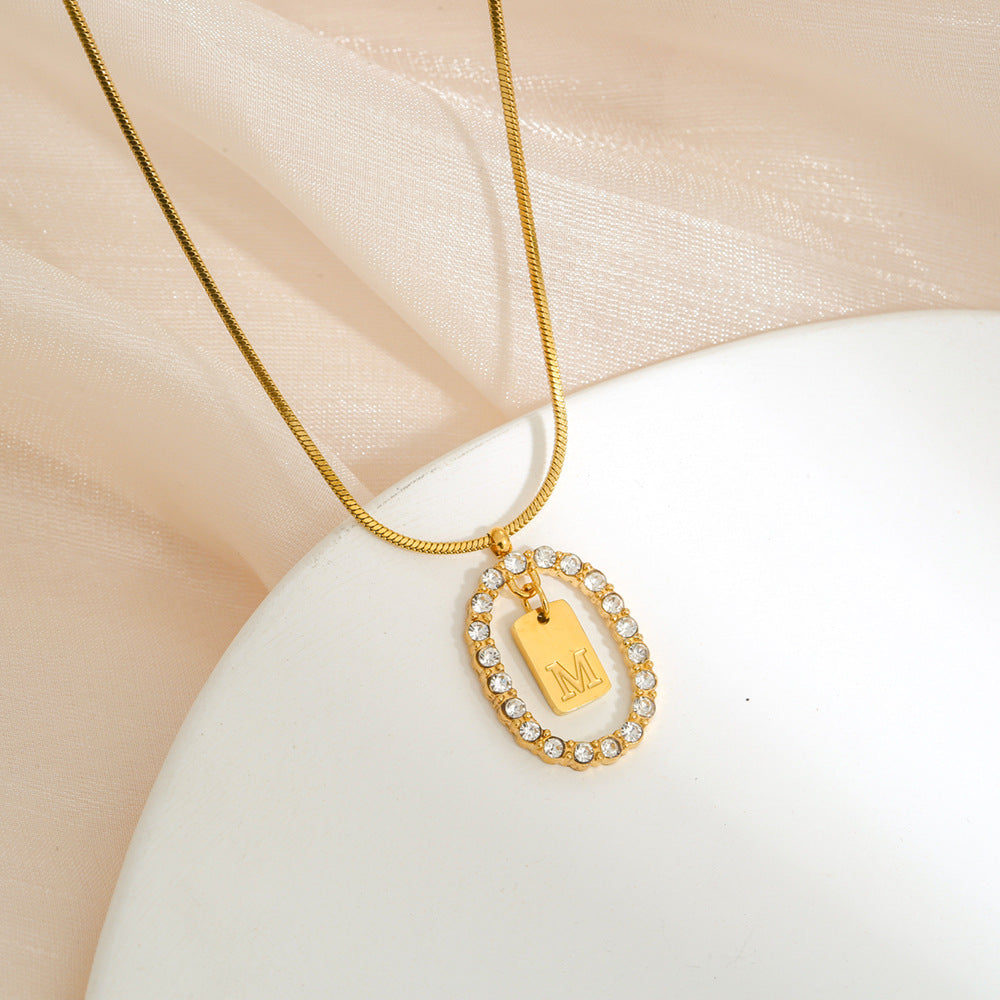 Collana da donna con ciondolo a lettera in acciaio inossidabile, minimalista, con strass, su catena snake