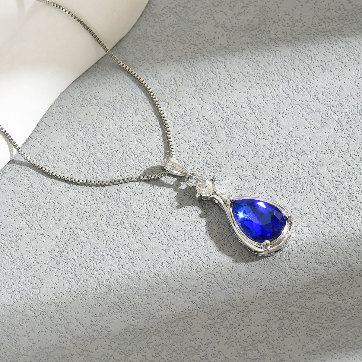 Luxury Minimalist Teardrop and Geometric Pendant Necklace for Women in Zinc Alloy with Rhinestone Inlay