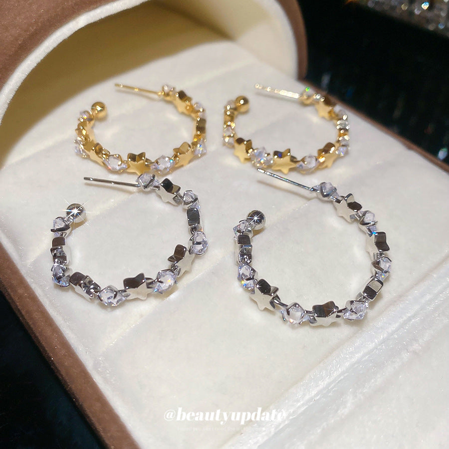 Orecchini a perno con zirconi a forma di stella geometrica minimalista con perni in argento sterling 925 per donna — Gioielli per orecchie leggeri di lusso alla moda
