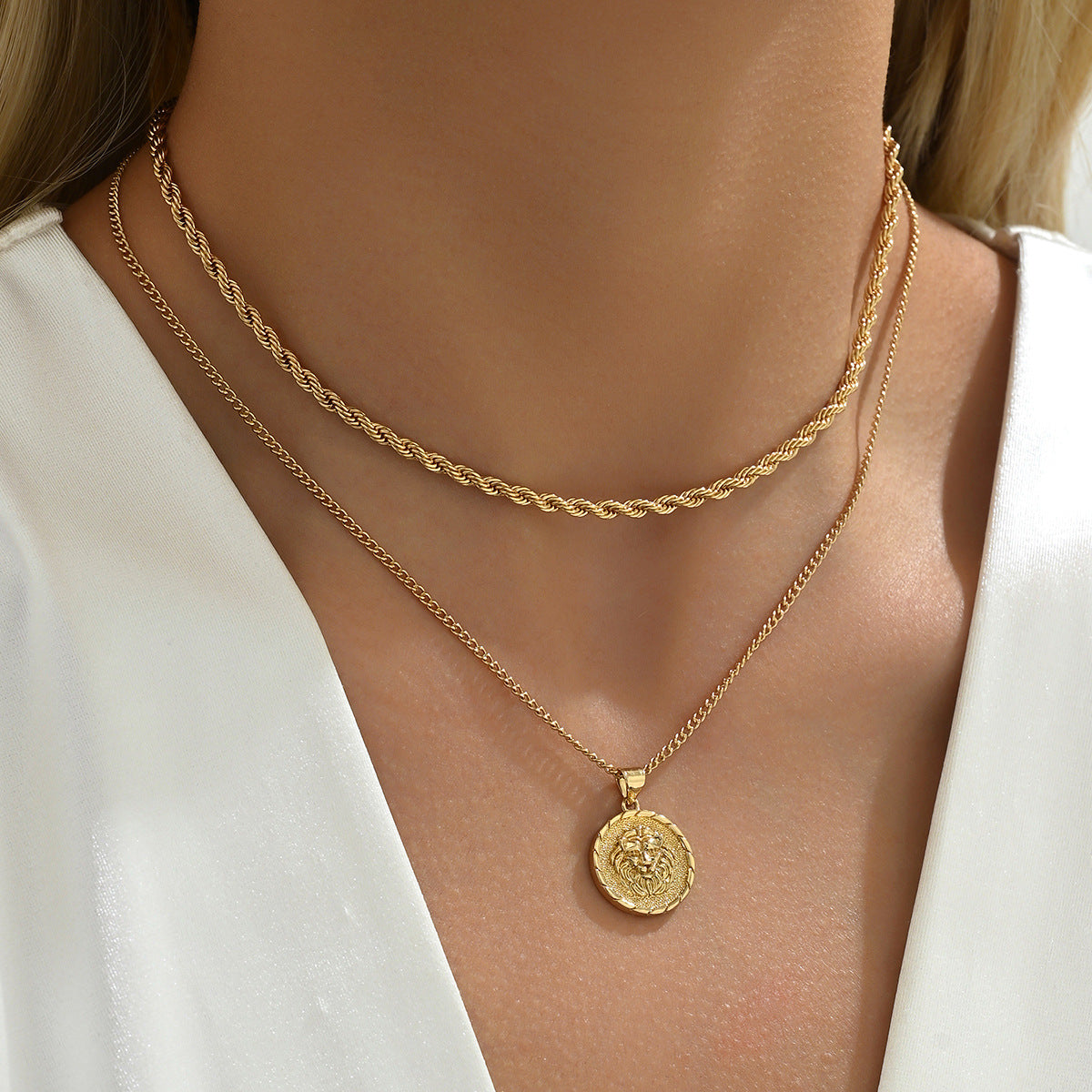Collar con colgante de aleación redonda de varias capas y cadena singapur