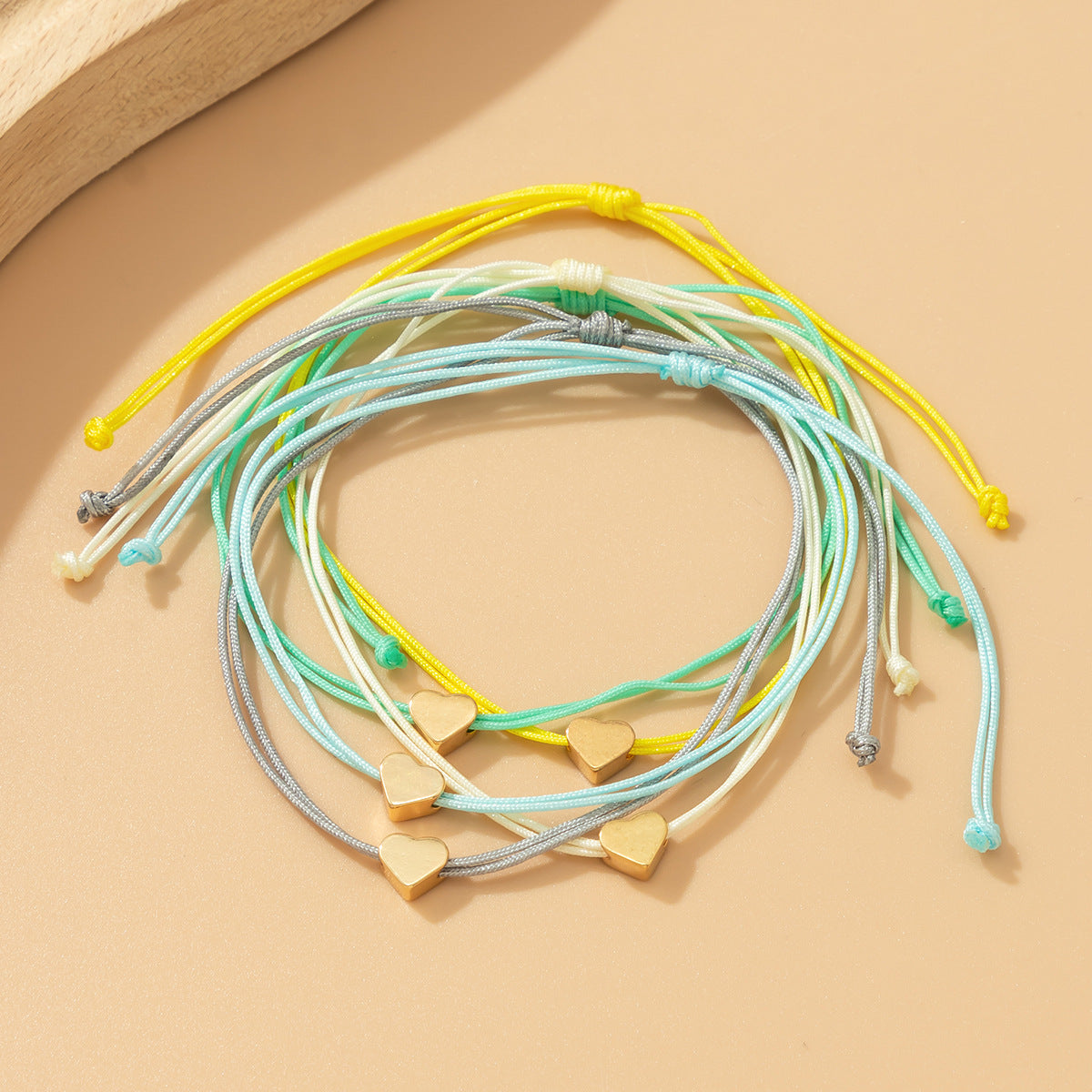 Set braccialetto minimalista a cuoricino regolabile con chiusura a scorrimento in lega con finitura placcata da donna, bracciale colorato dolce e ispirato al bosco impilabile
