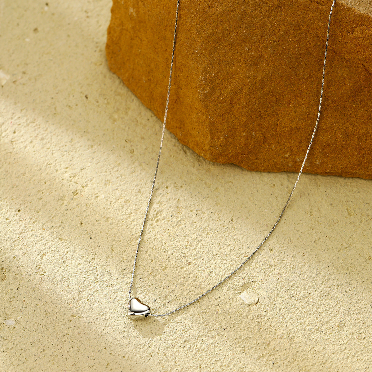 Collar minimalista de acero de titanio con forma de corazón para mujer, con acabado galvanizado y delicado colgante de acero inoxidable