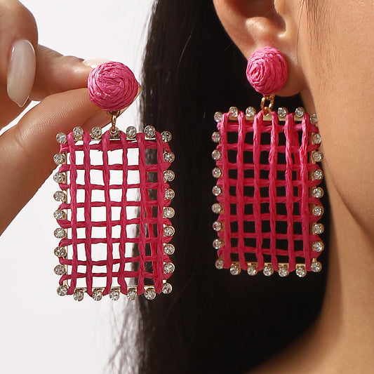 Orecchini in rafia intrecciata con ritagli geometrici da donna con dettagli in strass, stile fresco e minimalista per le vacanze