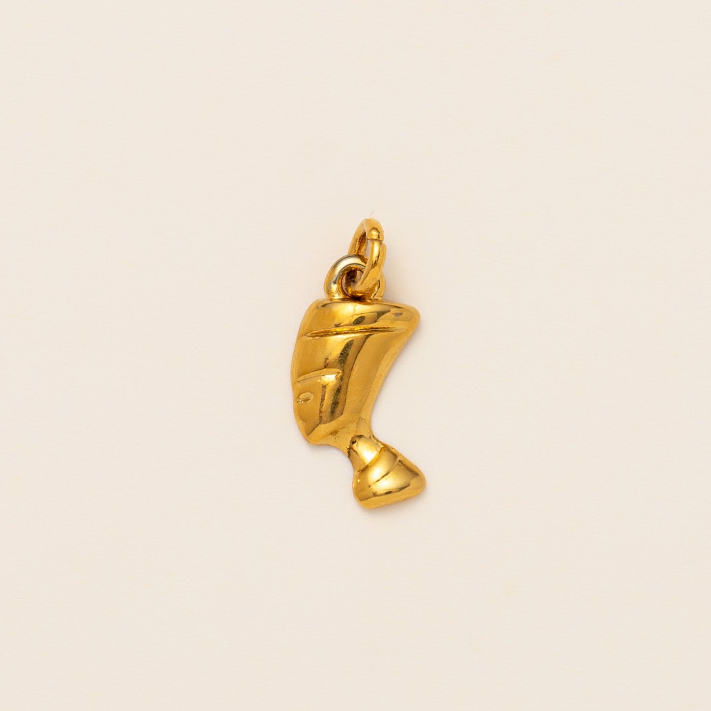 Barra de dijes de corazón chapado en oro de latón a la moda para mujer