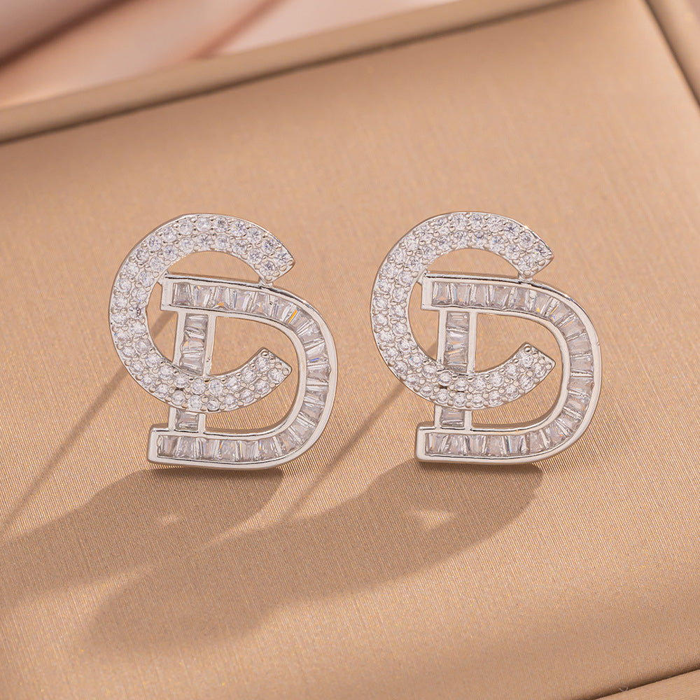 Orecchini Minimalisti di Lusso con Lettere C D in Rame Placcato Oro 18K Orecchini a Perno Ipoallergenici Brillanti alla Moda per Donna