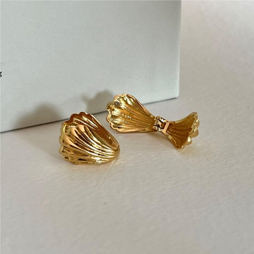 Sweet Minimalist Drop-Shaped 925 Sterling Silver Ear Studs with Pearl Inlay and Cow Print Accent
