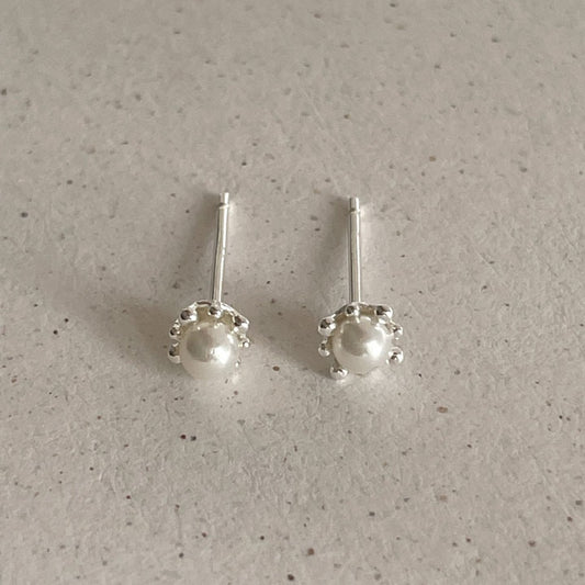 Aretes de perlas con forma de letra minimalista de plata de ley 925 con baño de oro