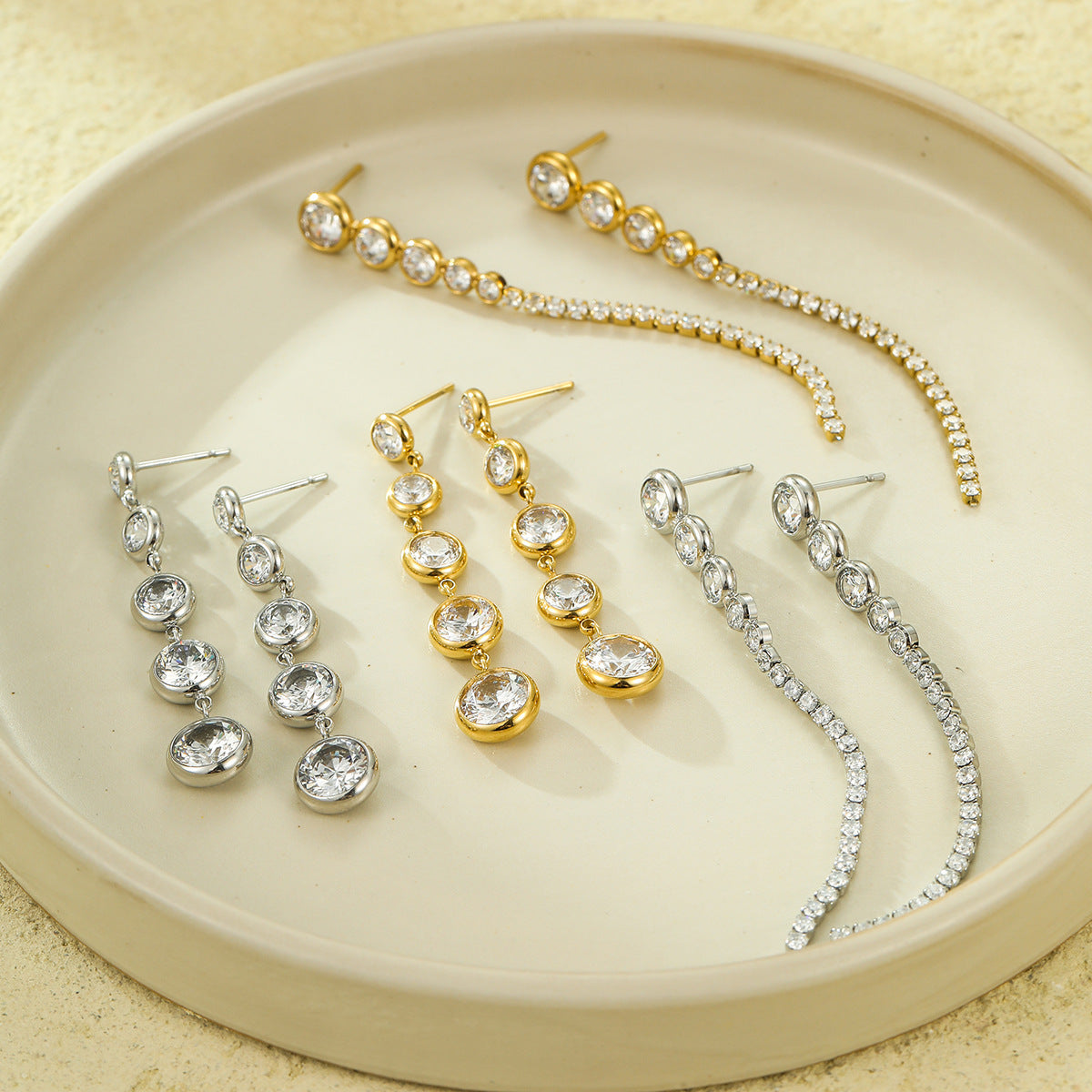 Pendientes largos de borla estilo vintage de acero inoxidable con detalles de diamantes de imitación para mujer
