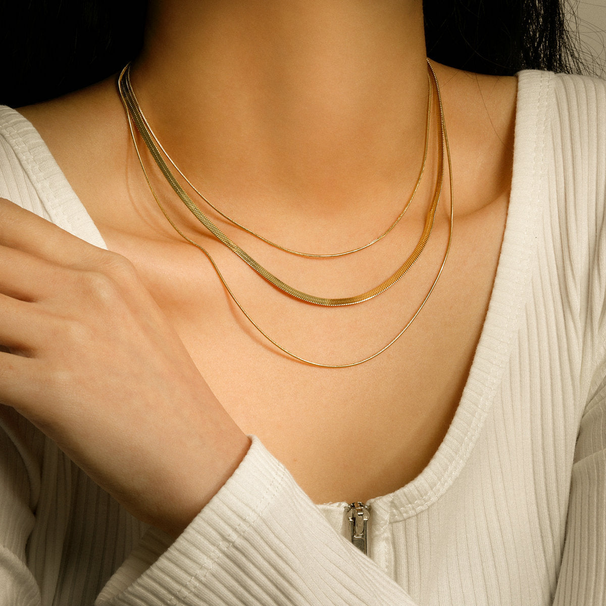 Collar de cadena de espina de serpiente de tres capas para mujer, diseño geométrico irregular, acero inoxidable con colgante de acero de titanio, chapado en oro de 14K, joyería de moda apilable