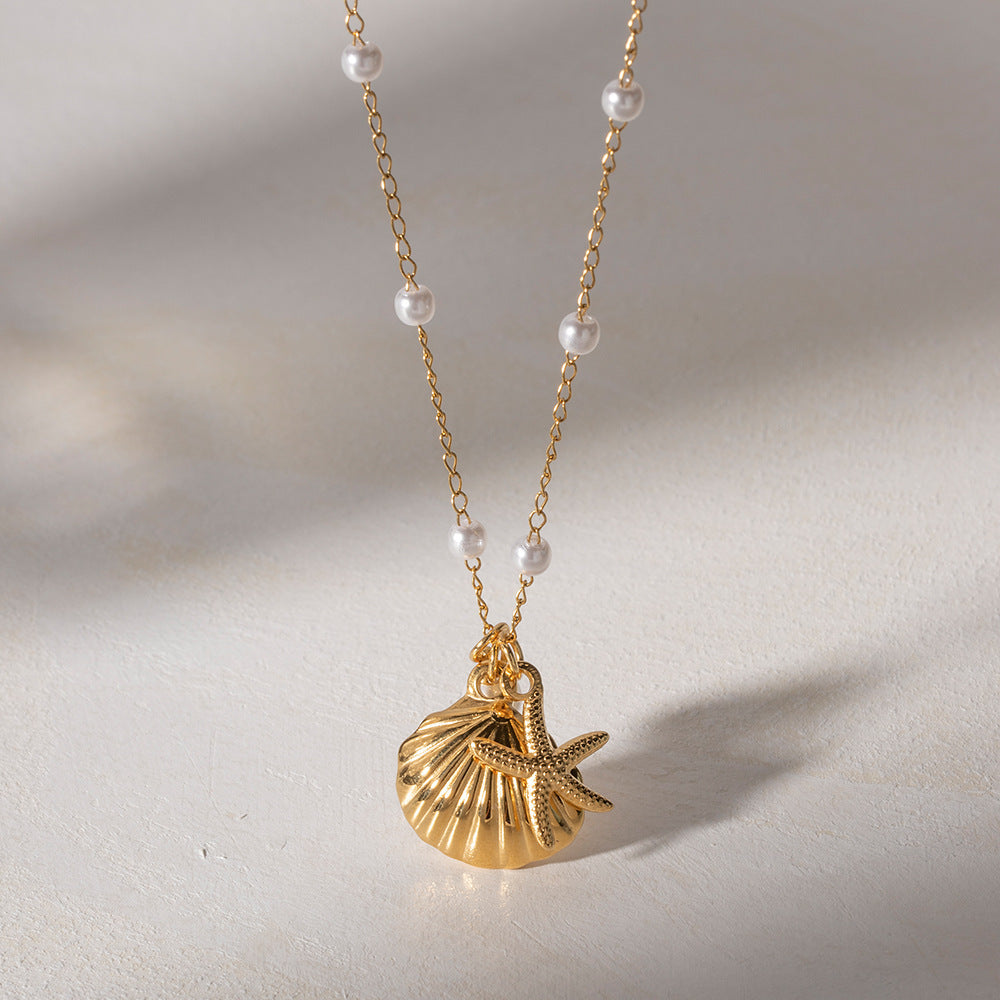 Collana minimalista con stella marina e conchiglia geometrica in acciaio inossidabile con ciondolo in acciaio al titanio e finitura placcata per donna