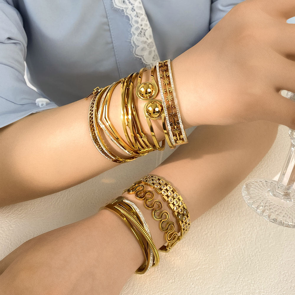 Vintage Geometric Stainless Steel Hollow Bracelet with Rhinestone Inlay and 18K Gold Plating