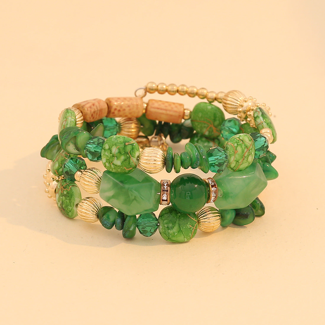 Bracciale bohémien con perline acriliche dal design originale e fattura artigianale