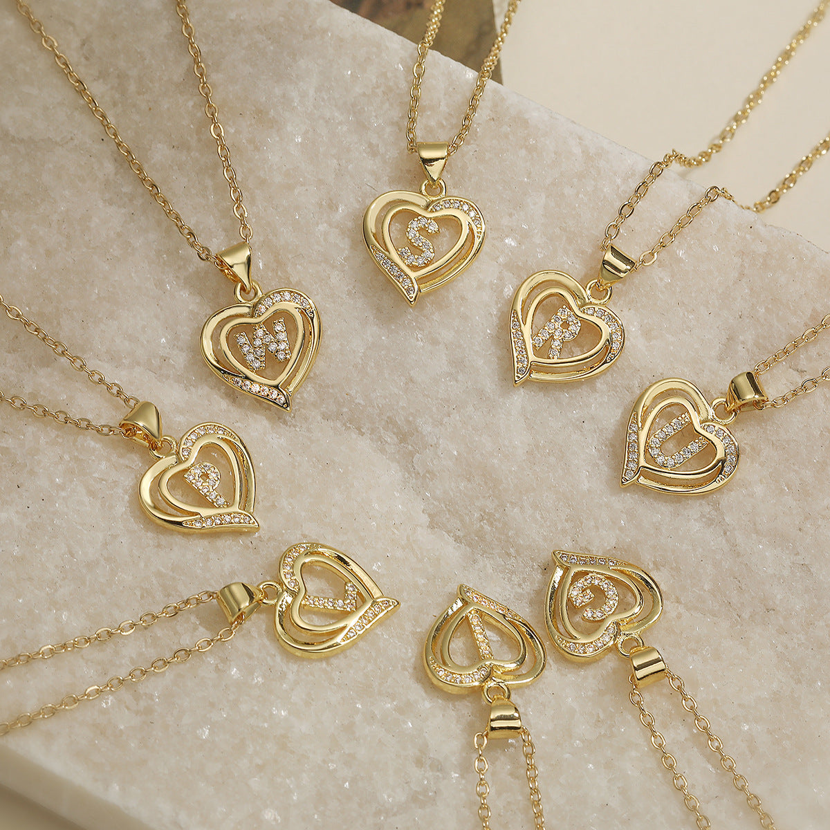 Collana con Pendente Minimalista in Rame, Placcatura in Oro 18K e Dettagli in Zircone a Forma di Cuore e Lettera per Donne