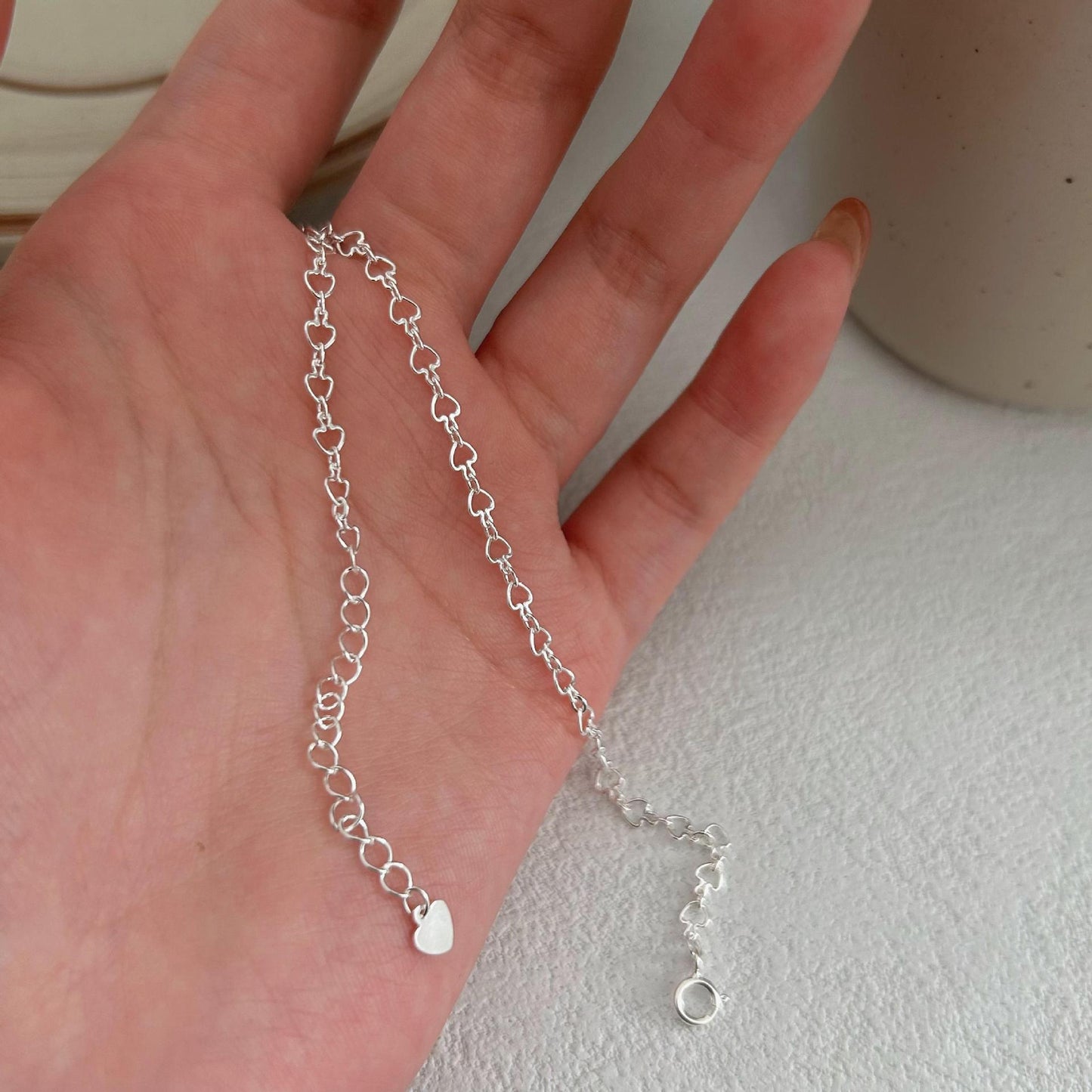 Bracciale Minimalista a Cuore in Argento Sterling 925 con Finitura Placcata, Estetica Geometrica e Dolce