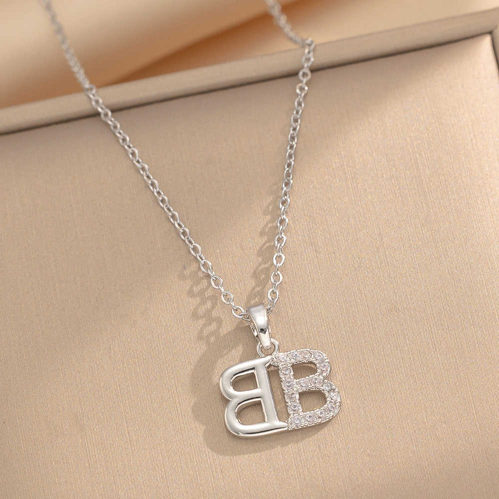 Collana con Pendente a Doppia Lettera B di Lusso Minimalista da Donna in Acciaio al Titanio con Finitura Ipoallergenica Placcata Sotto Vuoto